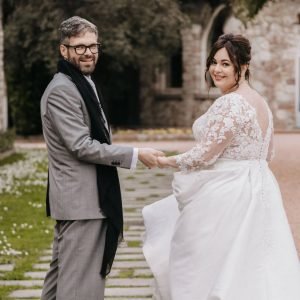 coppia in posa davanti al fotografo x review