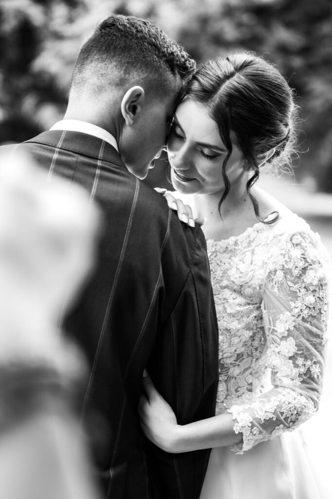 fotografia di matrimonio reportage o posa coppia di sposi