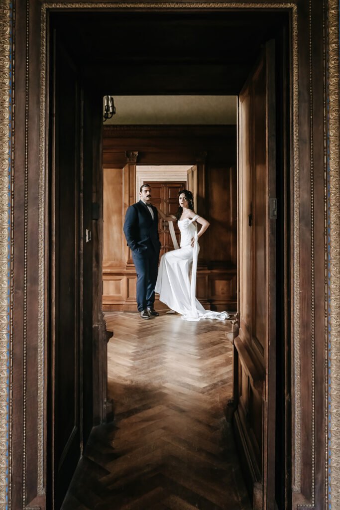 sposi eleganti durante un matrimonio a villa del bono